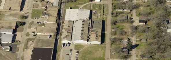 Goodwill Warehouse 115,000 +/- SF with 20 Acres: 6020 Linwood Ave, Shreveport, LA 71108